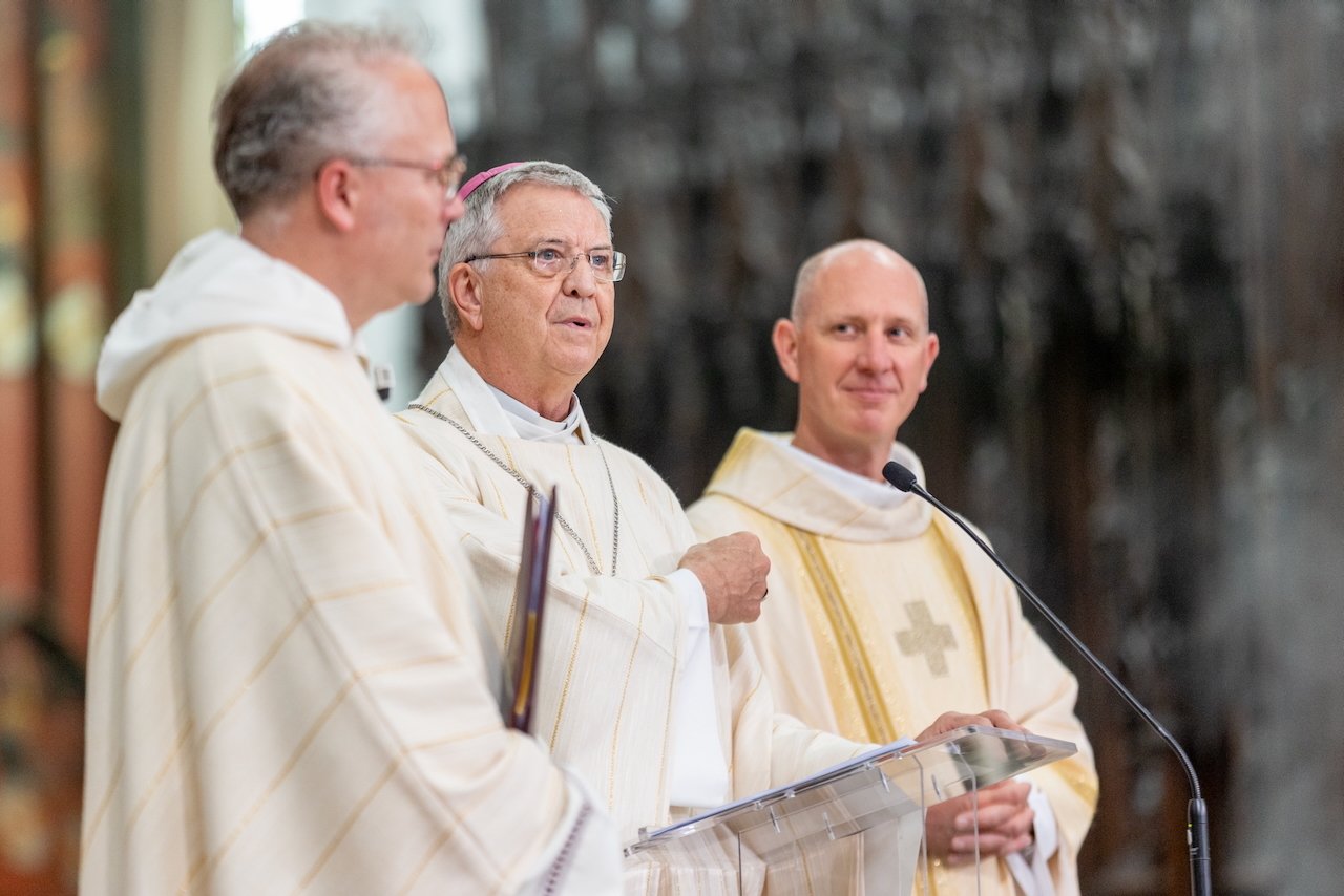 Zondag 31 mei - lezing, afsluiting en eucharistie