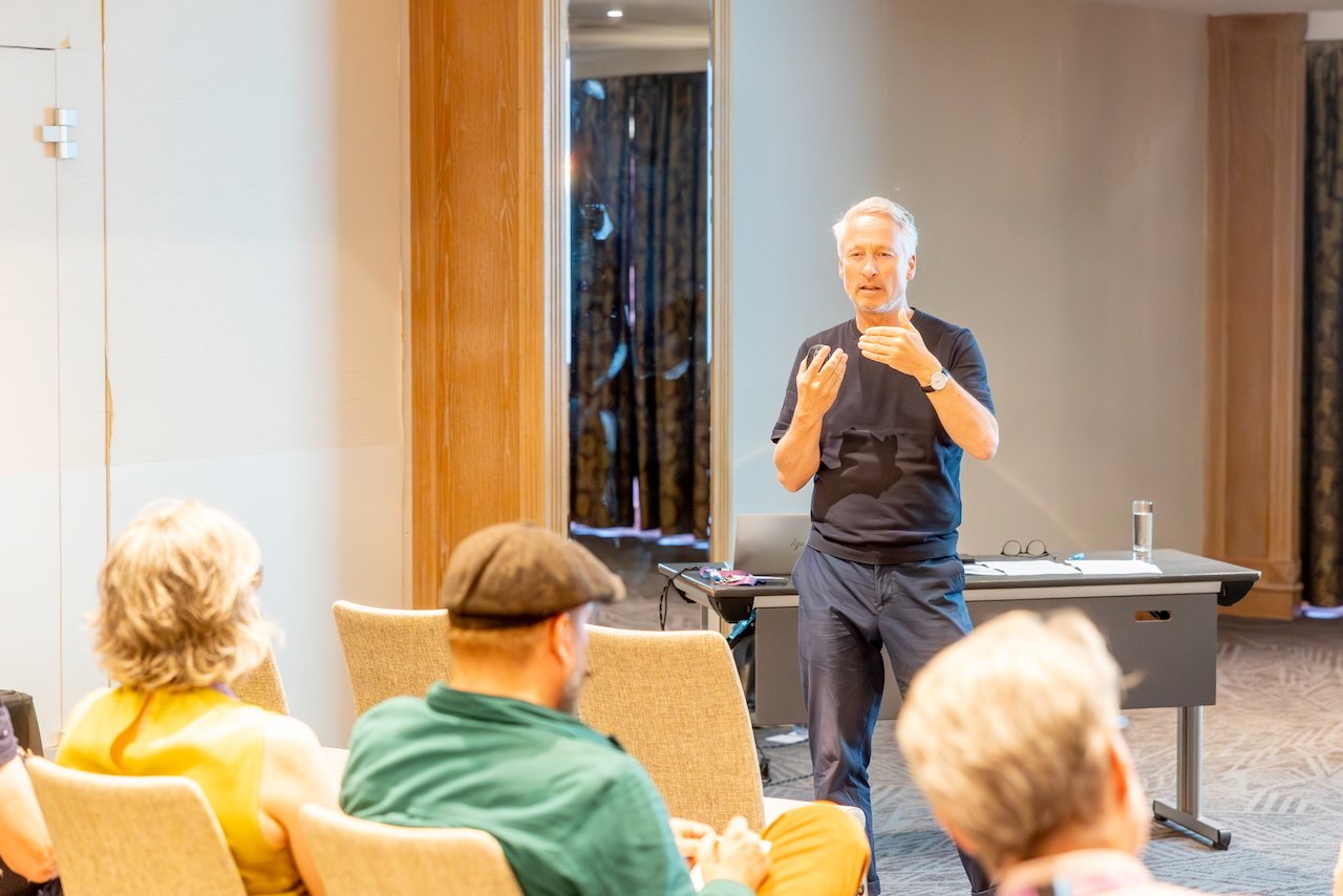 Workshops - ateliers - lezingen - panelgesprekken - ideeënmarkt - kunstwerk - zangstonde